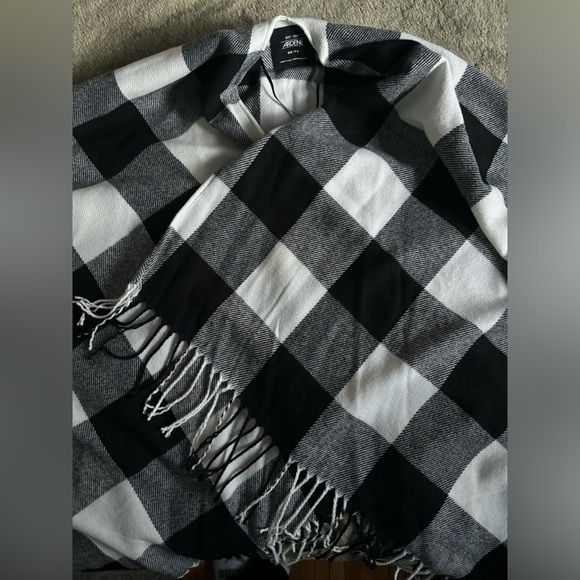 Plaid shawl - Picture 2 of 3